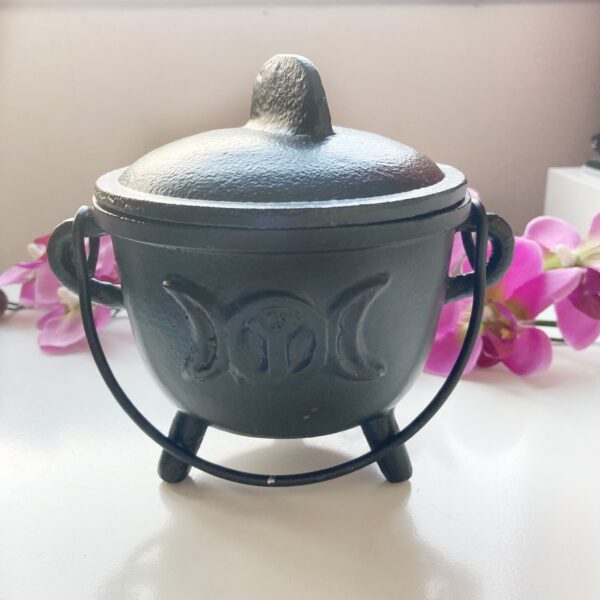 Cauldron - Heksenketel - sun and moon